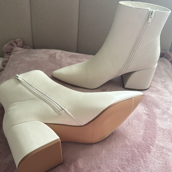 White Boots - Picture 2 of 3